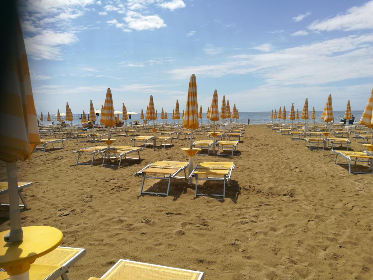 Hesperia Hotel & Residence Lido di Jesolo Exterior photo