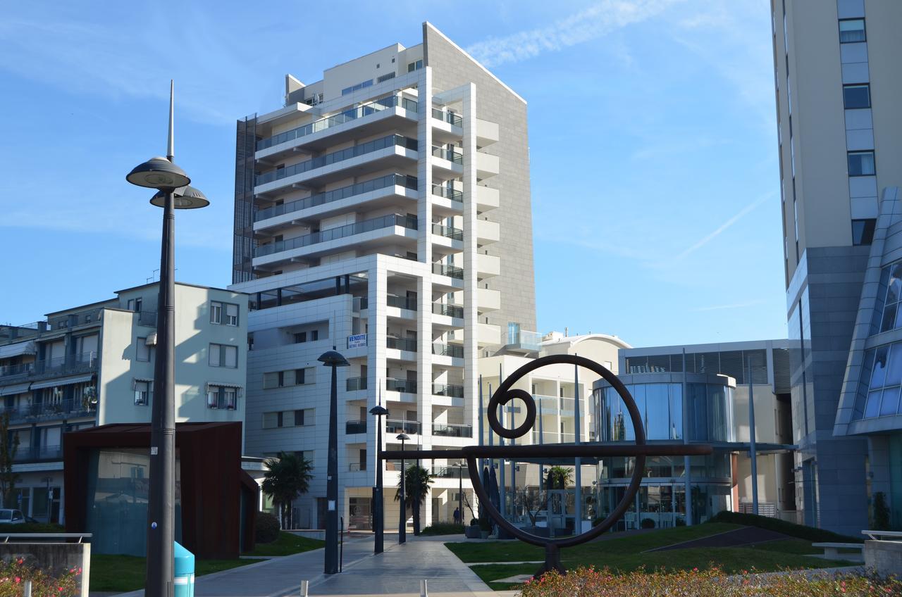 Hesperia Hotel & Residence Lido di Jesolo Exterior photo